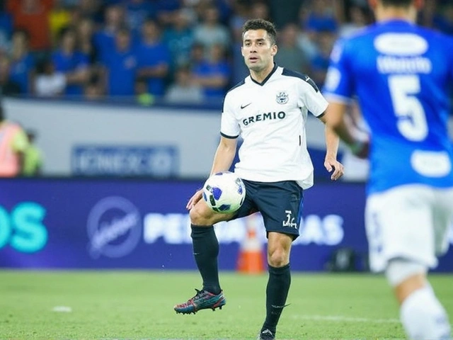 Retorno de Rodrigo Caio agita defesa do Grêmio e põe pressão antes de duelo com o São Paulo